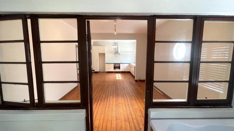2 Bedroom Property for Sale in Vredehoek Western Cape